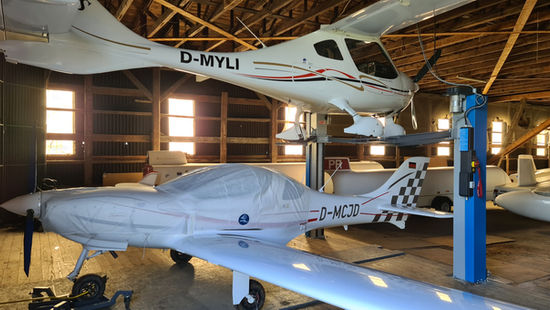Flugausbildung, Ausbildung Pilot, Ultraleicht, Weiterbildung, Übungsflüge und Prüfungen. Kompetente Fluglehrer. Expertise Ultraleicht, Airworxx Flugschule, Thomas-Mann-Str. 42, 70734 Fellbach, www.airworxx.info Flugerlebnis Luftfahrtbranche  Faszination des Fliegens Flugsicherheit Grundkurs Modernste Flugzeuge Flugerlebnis Fliegen Abenteuer Ultraleichtfliegern Ultra Leicht Flugschule Flugunterricht Flugschulung Luftfahrtausbildung Bewertungen Erfahrung Zertifizierung Flugzeugführerschein Privatpilotenlizenz Pilotenausbildung Flugübungen Flugprüfung Fluglizenz Flugunterrichtskurse