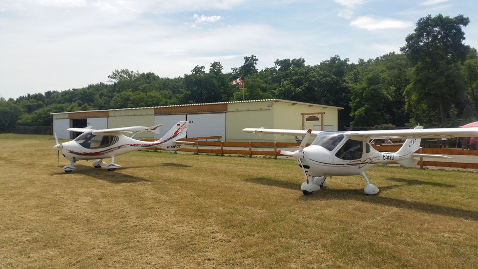 Flugausbildung, Ausbildung Pilot, Ultraleicht, Weiterbildung, Übungsflüge und Prüfungen. Kompetente Fluglehrer. Expertise Ultraleicht, Airworxx Flugschule, Thomas-Mann-Str. 42, 70734 Fellbach, www.airworxx.info Flugerlebnis Luftfahrtbranche  Faszination des Fliegens Flugsicherheit Grundkurs Modernste Flugzeuge Flugerlebnis Fliegen Abenteuer Ultraleichtfliegern Ultra Leicht Flugschule Flugunterricht Flugschulung Luftfahrtausbildung Bewertungen Erfahrung Zertifizierung Flugzeugführerschein Privatpilotenlizenz Pilotenausbildung Flugübungen Flugprüfung Fluglizenz Flugunterrichtskurse