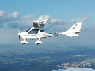 Flugausbildung, Ausbildung Pilot, Ultraleicht, Weiterbildung, Übungsflüge und Prüfungen. Kompetente Fluglehrer. Expertise Ultraleicht, Airworxx Flugschule, Thomas-Mann-Str. 42, 70734 Fellbach, www.airworxx.info Flugerlebnis Luftfahrtbranche  Faszination des Fliegens Flugsicherheit Grundkurs Modernste Flugzeuge Flugerlebnis Fliegen Abenteuer Ultraleichtfliegern Ultra Leicht Flugschule Flugunterricht Flugschulung Luftfahrtausbildung Bewertungen Erfahrung Zertifizierung Flugzeugführerschein Privatpilotenlizenz Pilotenausbildung Flugübungen Flugprüfung Fluglizenz Flugunterrichtskurse