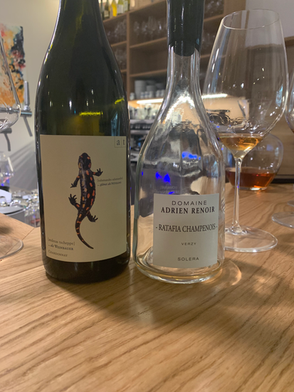 Salamander Chardonnay aus der Südsteiermark von Andreas Tscheppe sowie ein Ratafia aus der Champagne von Adrien Renoir