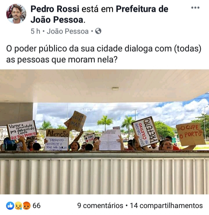 Mulheres do Porto do Capim barradas de entrar na Prefeitura Municipal.