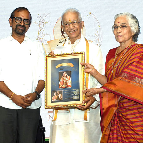 Balamurali Trust honors Dhananjeyans