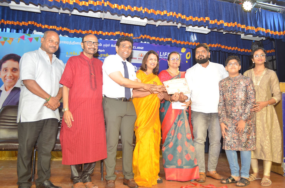 Dr JSR gives away prizes to winners of TMS competitions