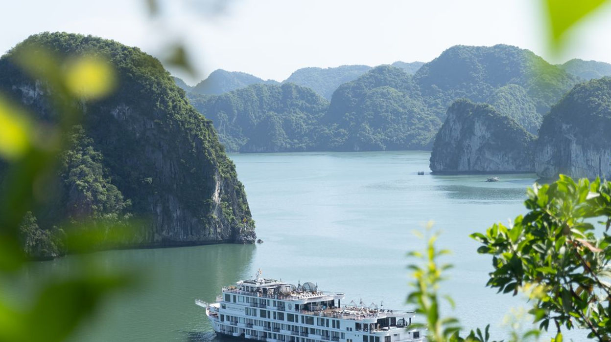 Pôr do Sol Na Baía de Halong — Baía de Halong, Vietnã