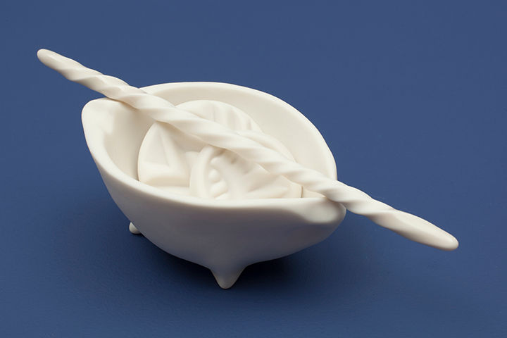 Kate Haywood, Rone, 2018, 15.5x6.5x5.3cm, Porcelain and glaze