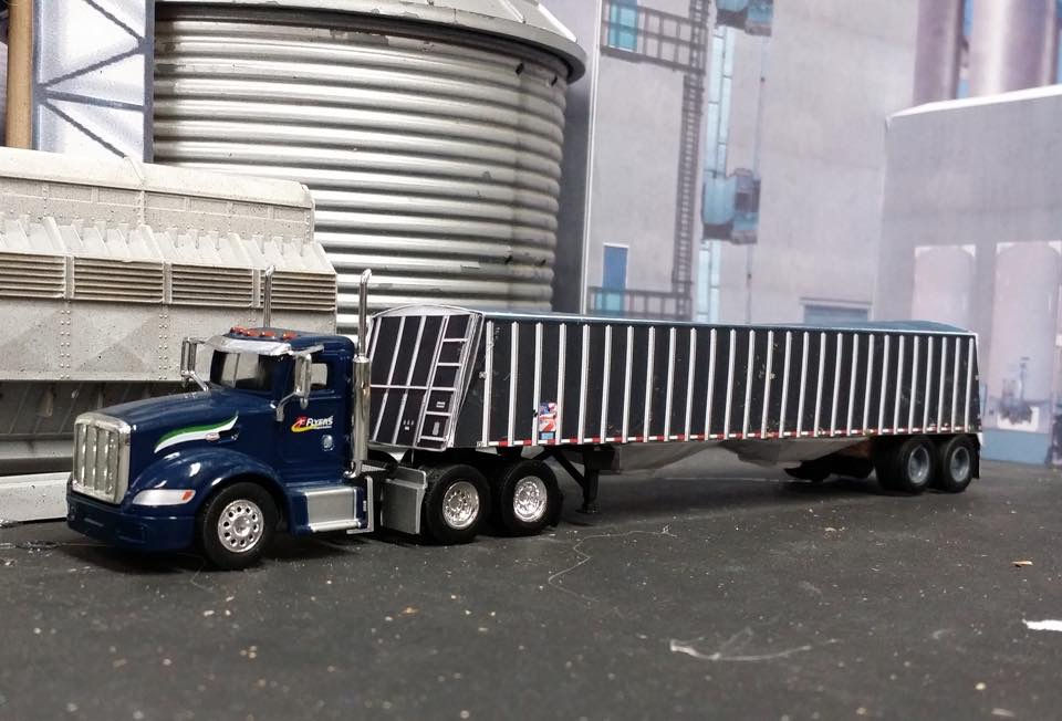 Thumbnail: HO - MERRITT 42´ Grain Trailer (black)