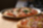 Dos pizzas frescas