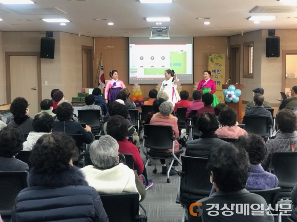 (경상매일신문) (2022.11.20) 안동YMCA, 제3기 예안무지개대학 수료식 content media