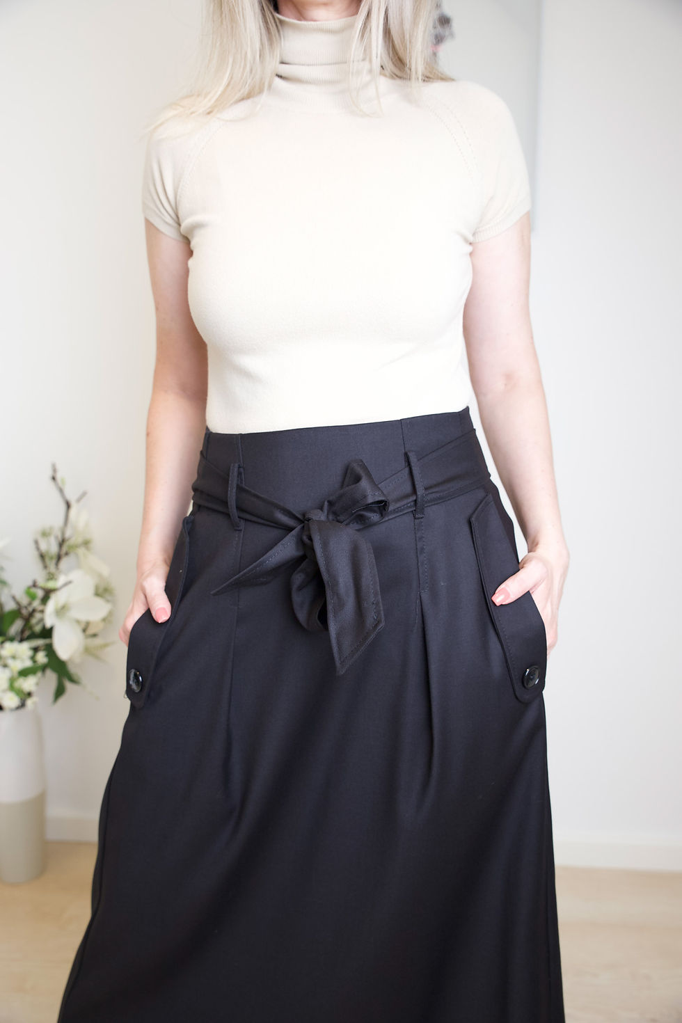 Thumbnail: Midi skirt in black
