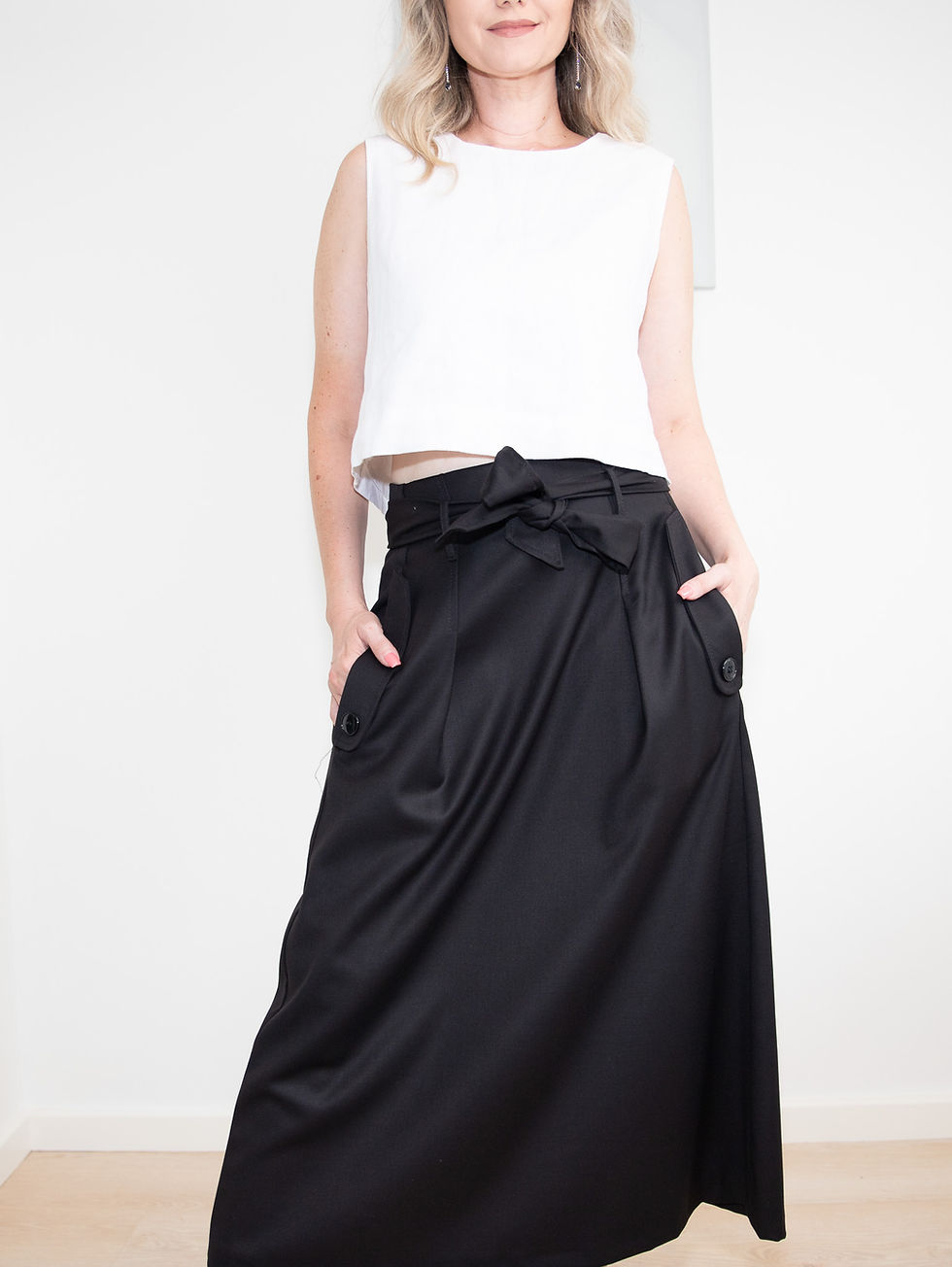 Thumbnail: Midi skirt in black