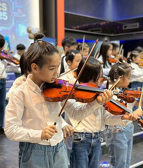 LINE_ALBUM_0627 Eton Exhibition_250718_12.jpg