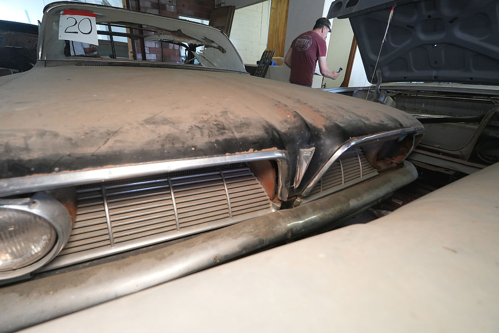Thumbnail: 1961 Pontiac Bonneville 425A Tripower 4 Speed - Clean Title