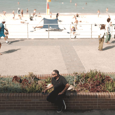 Professional Sydney buyer’s agent discussing property options with clients in an Eastern Suburbs home, representing Pacific Property Buyers’ expertise in off-market opportunities and A-grade properties across Sydney’s East, Inner West, and South.