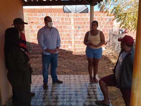 Renato Brandão visita posto de saúde provisório de Guanhães