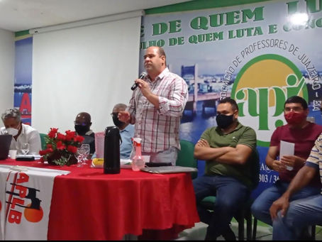 Briga pelo reajuste: Renato Brandão participa de assembleia com professores de Juazeiro