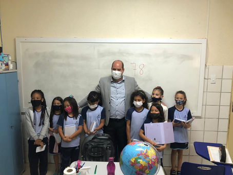 Explicando o papel do vereador: Renato Brandão participa de palestra para crianças em Juazeiro