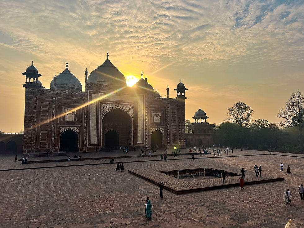Visiting the Taj Mahal at Sunrise: An Independent Traveler’s Guide to India’s Iconic Wonder