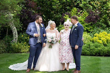 Wedding Photography | Warwick House, Southam | Relaxed amily portraits