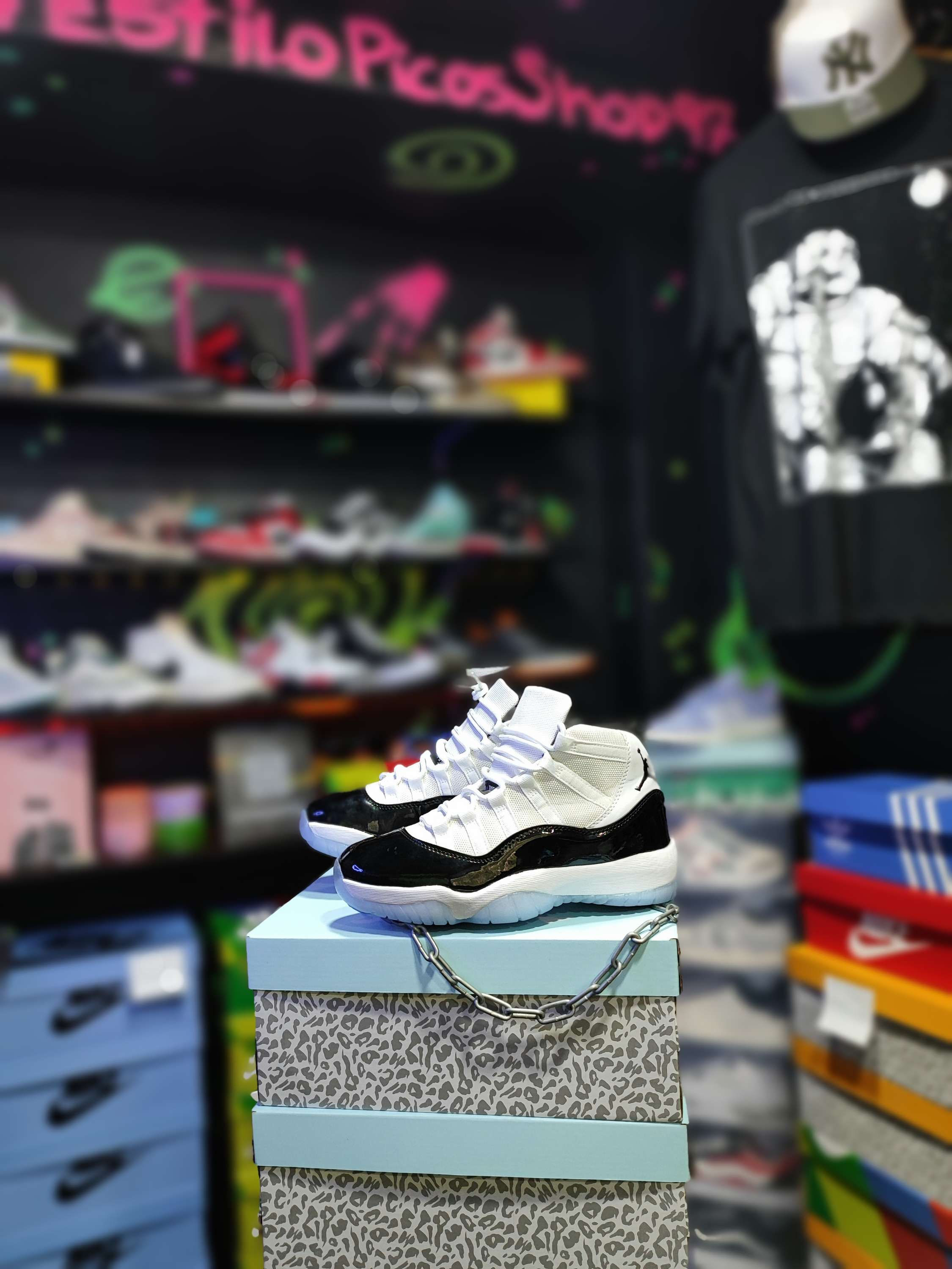 Jordxn XI - Retro Concord 11 - Baloncesto Botas Blanco negro suela goma azul