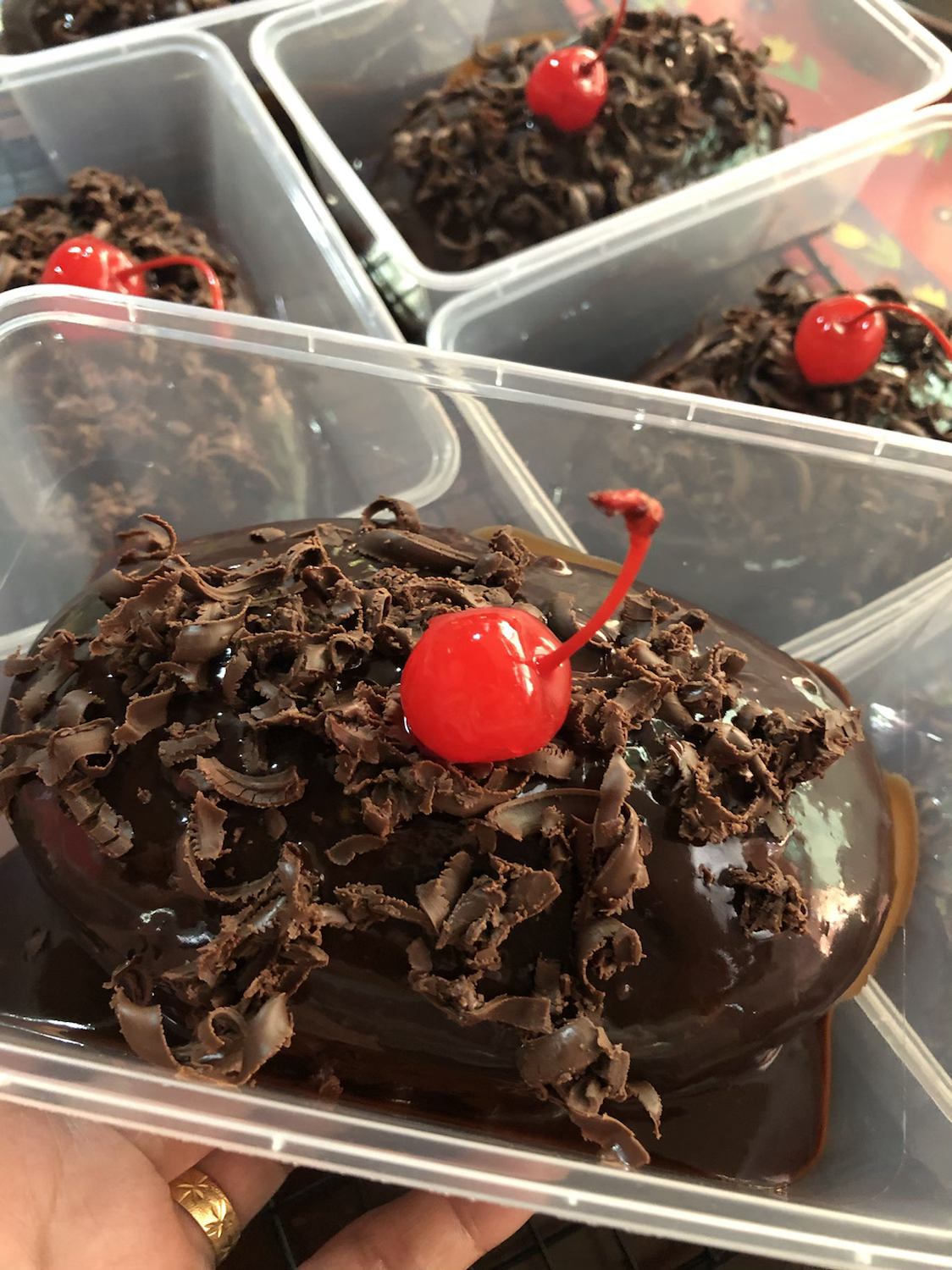 Chocomoist cake in a tub