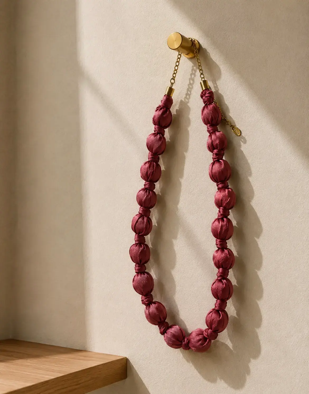 COLLAR BOLAS GRANATE