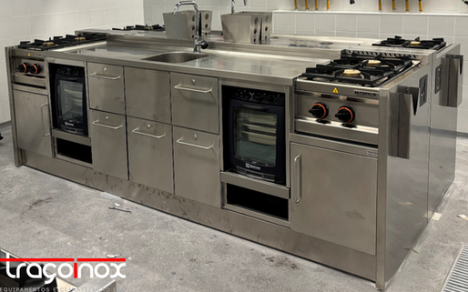 Ilhas de cozinha em inox