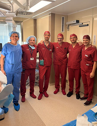 Equipe médica durante estágio internacional em Urologia Protética e Andrologia