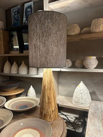 Lampe conique en bois de hêtre