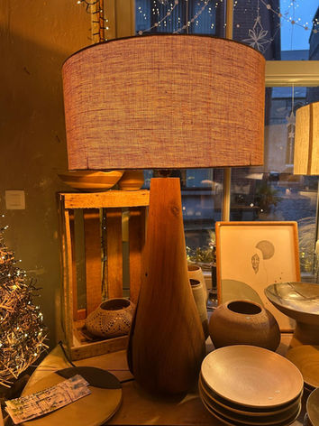 Grande lampe en forme de goutte en bois de chêne