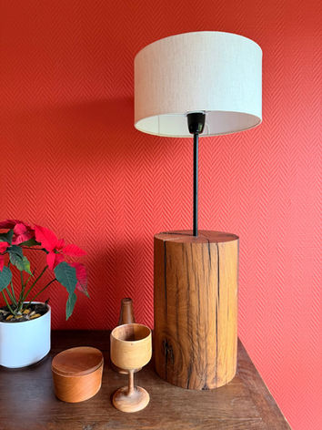 Lampe cylindrique en chêne