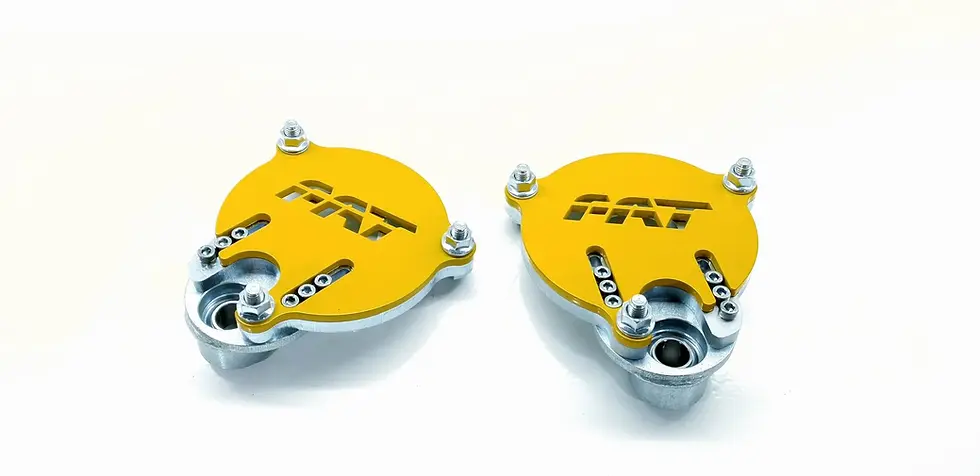 Miniature : Deux pièces jaunes avec l'inscription FAT, visibles sur un fond blanc pour la vente.