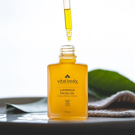 VITAL BODY_LUMINOUS FACIAL OIL.jpg