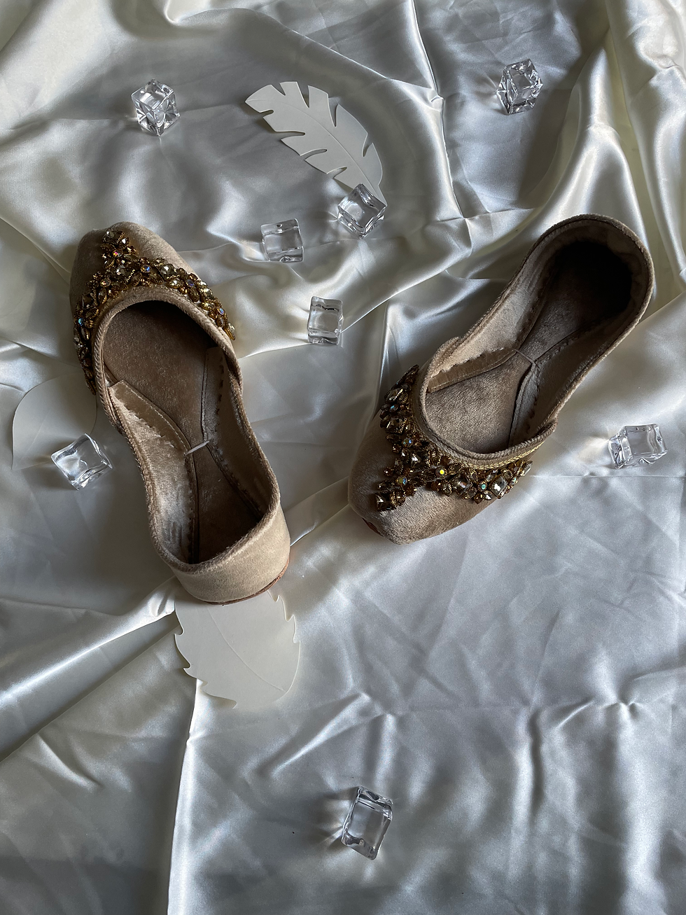 Thumbnail: Velvet Indian Wedding Beige Jutti