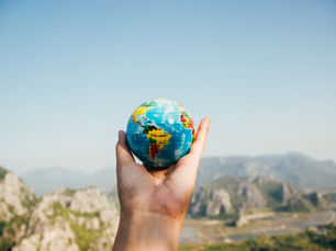The Nomadic Artist: Managing a Creative Career While Traveling