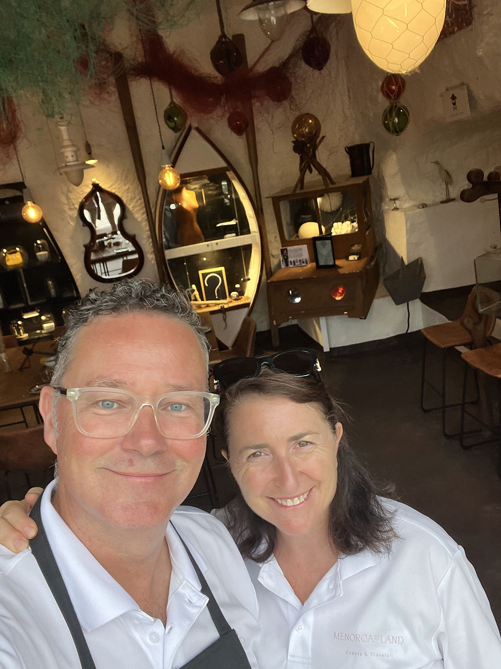 Clotild et David dans la grotte atipico