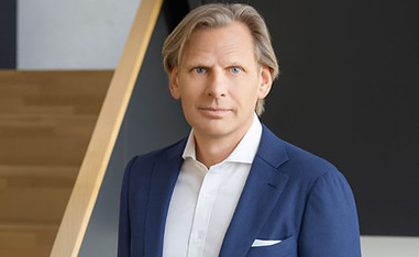 Wim Ritz, avocat spécialisé en structuration de fonds, lors d’un événement privé sur l’accès au marché
