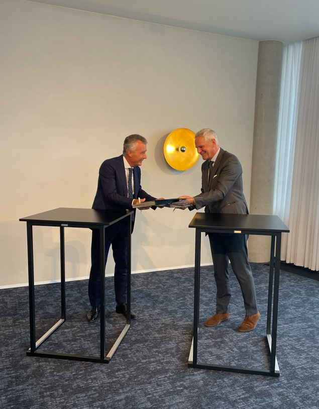 Christian Van Thillo (links) en Kris Peeters. (Foto: DPG)