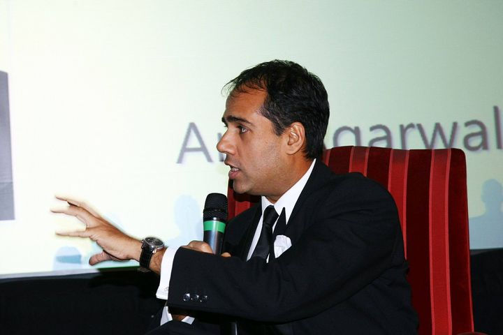 Media and speaking photograph 13