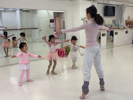 【バレエで美脚】日曜初等科10時半 人気のチケット制