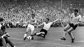 Conheça o Schalker Kreisel, responsável pela maioria dos títulos do Schalke 04