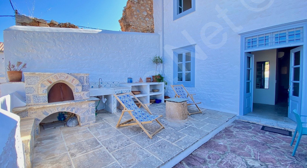 2 or 3 bedroom house for sale, hydra island greece, fully furnished, in perfect condition.