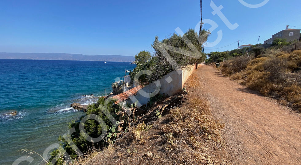 Substantial Plakes Villa next to the sea, 4-6 bedrooms, for sale on hydra island greece