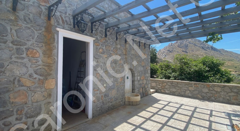 Substantial Plakes Villa next to the sea, 4-6 bedrooms, for sale on hydra island greece