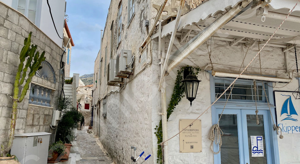 side street from the harbour to the street door to the upstairs apartment and commercial kitchen