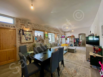 Red Stone Property, Hydra