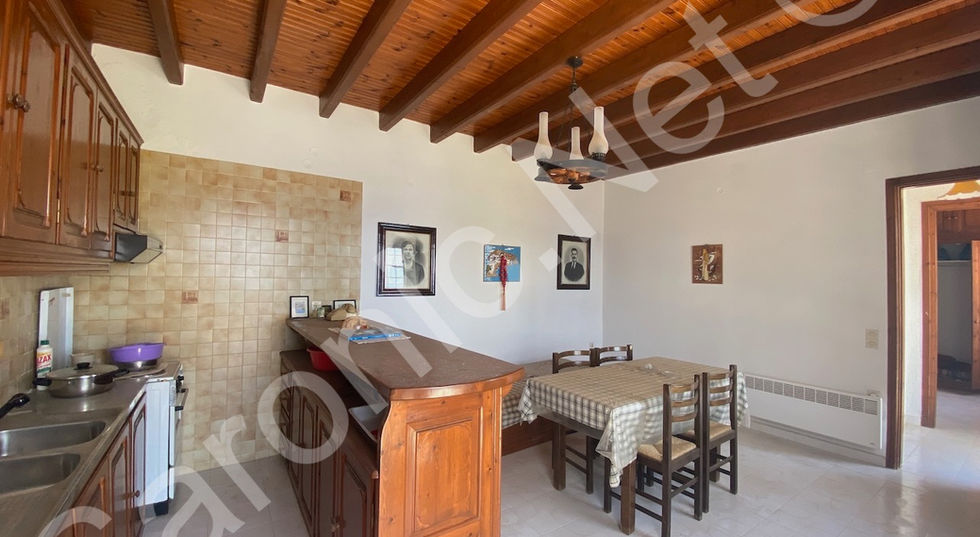 Substantial Plakes Villa next to the sea, 4-6 bedrooms, for sale on hydra island greece