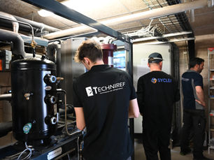 GO BEHIND THE SCENES OF OUR PROFESSIONS AND MEET OUR EXPERTS
