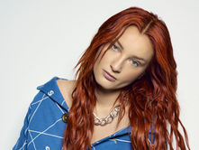 Güliz Ayla “An’da” ile yaza renk kattı