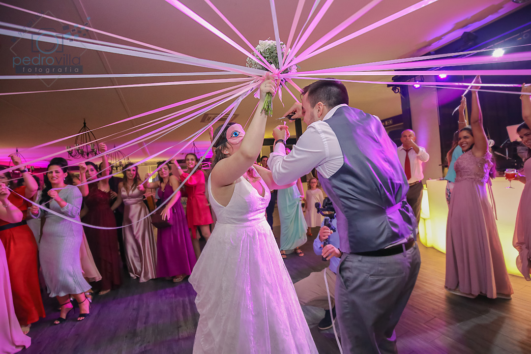 Bouquet e corte da fita