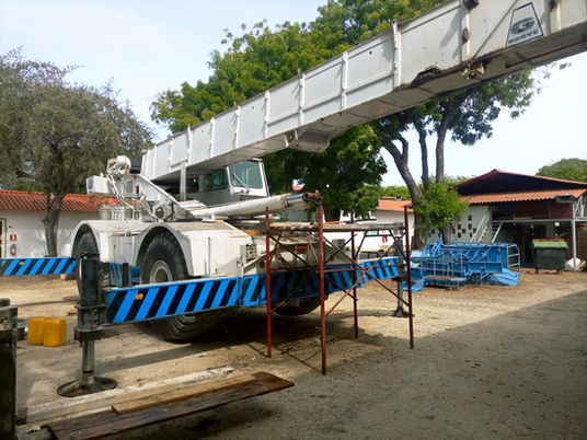 Une grue Grove de 50 ans toujours en activité au Kenya